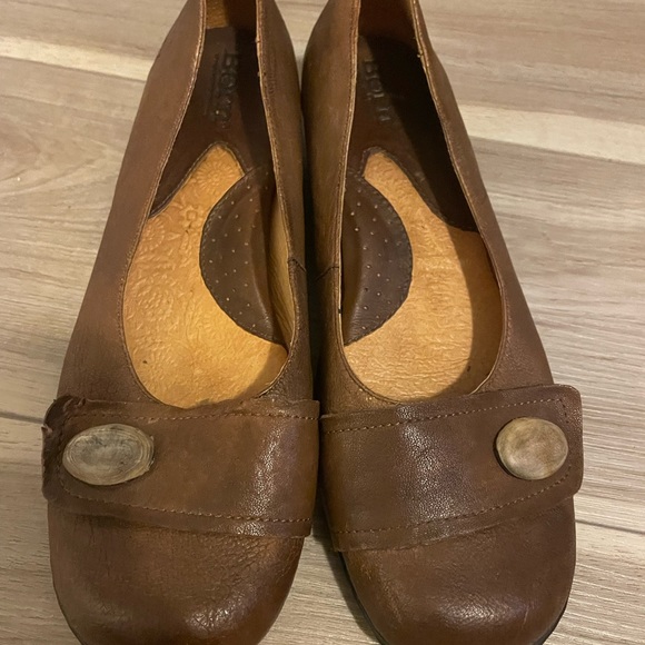 Shoes - Picture 2 of 8